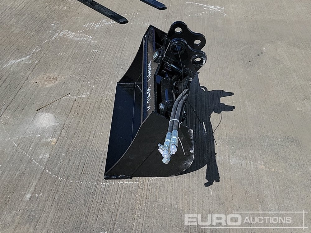 Unused 2025 Captok 24" Hydraulic Tilting Bucket 25mm Pin to suit Mini Excavator - Bucket: picture 2 Unused 2025 Captok 24" Hydraulic Tilting Bucket 25mm Pin to suit Mini Excavator - Bucket: picture 2
