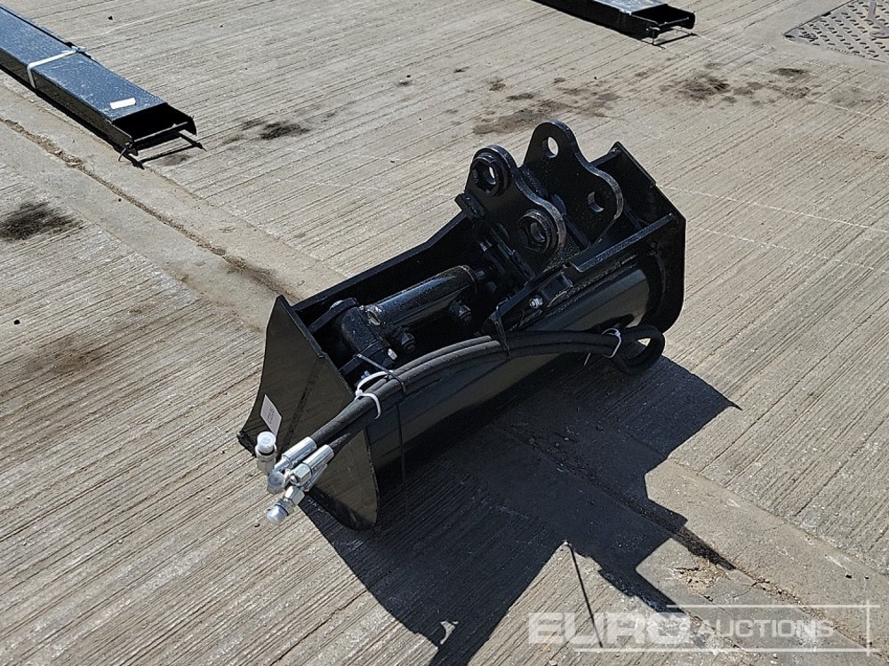Unused 2025 Captok 24" Hydraulic Tilting Bucket 25mm Pin to suit Mini Excavator - Bucket: picture 3 Unused 2025 Captok 24" Hydraulic Tilting Bucket 25mm Pin to suit Mini Excavator - Bucket: picture 3