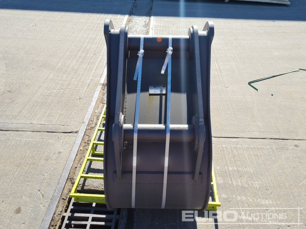 Unused 24" Scoop Bucket 80mm Pin to suit 20 Ton Excavator - Bucket: picture 4 Unused 24" Scoop Bucket 80mm Pin to suit 20 Ton Excavator - Bucket: picture 4