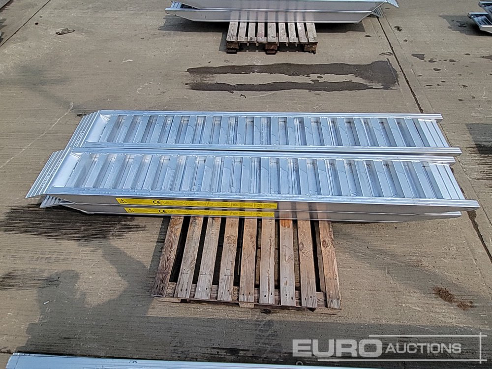 Unused Aluminium Low Loader Ramp (4 of) - Workshop equipment: picture 2 Unused Aluminium Low Loader Ramp (4 of) - Workshop equipment: picture 2