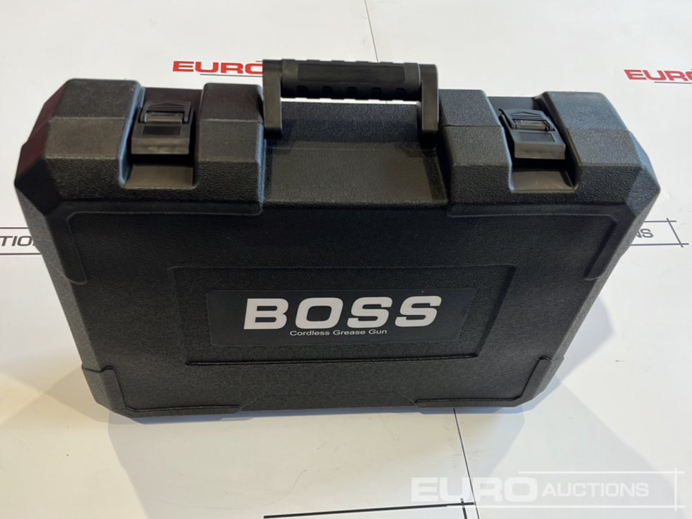 Construction equipment Unused Boss 21 Volt Lithium Battery Cordless Grease Gun, 2 Batteries, Case, Shoulder Strap, Extension Pieces & Fittings: picture 14
