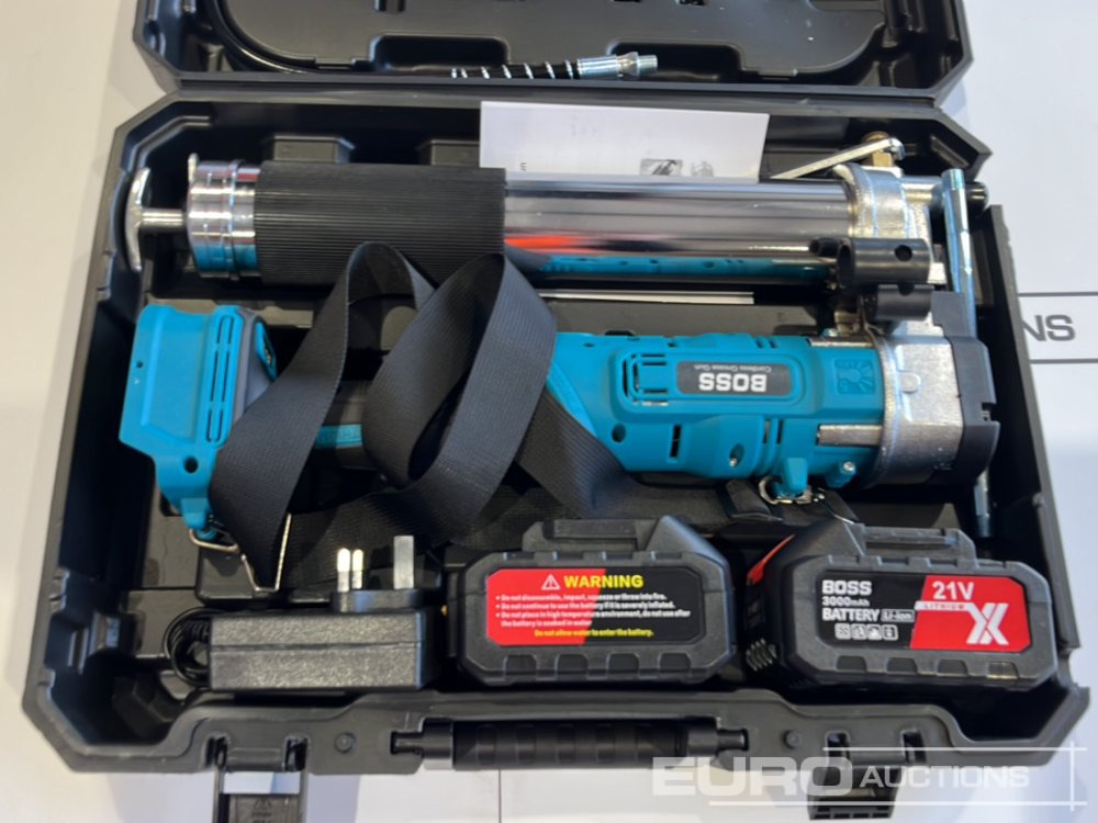 Unused Boss 21 Volt Lithium Battery Cordless Grease Gun, 2 Batteries, Case, Shoulder Strap, Extension Pieces & Fittings - Construction equipment: picture 5 Unused Boss 21 Volt Lithium Battery Cordless Grease Gun, 2 Batteries, Case, Shoulder Strap, Extension Pieces & Fittings - Construction equipment: picture 5