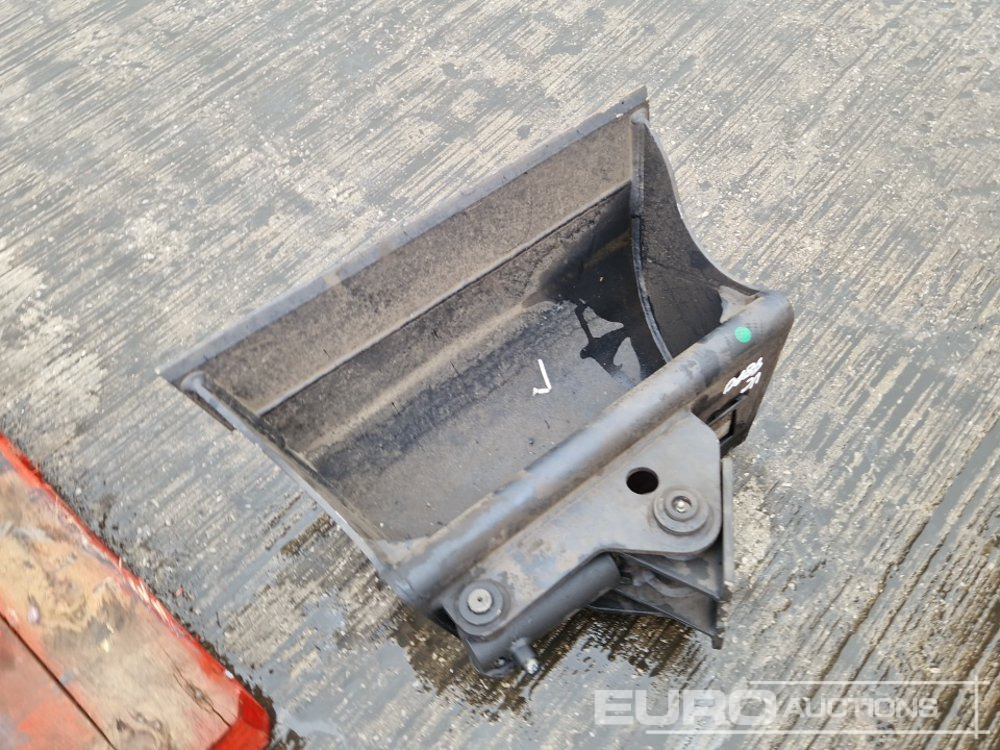Unused Hard Life 28" Hydraulic Tilting Bucket - Bucket: picture 3 Unused Hard Life 28" Hydraulic Tilting Bucket - Bucket: picture 3
