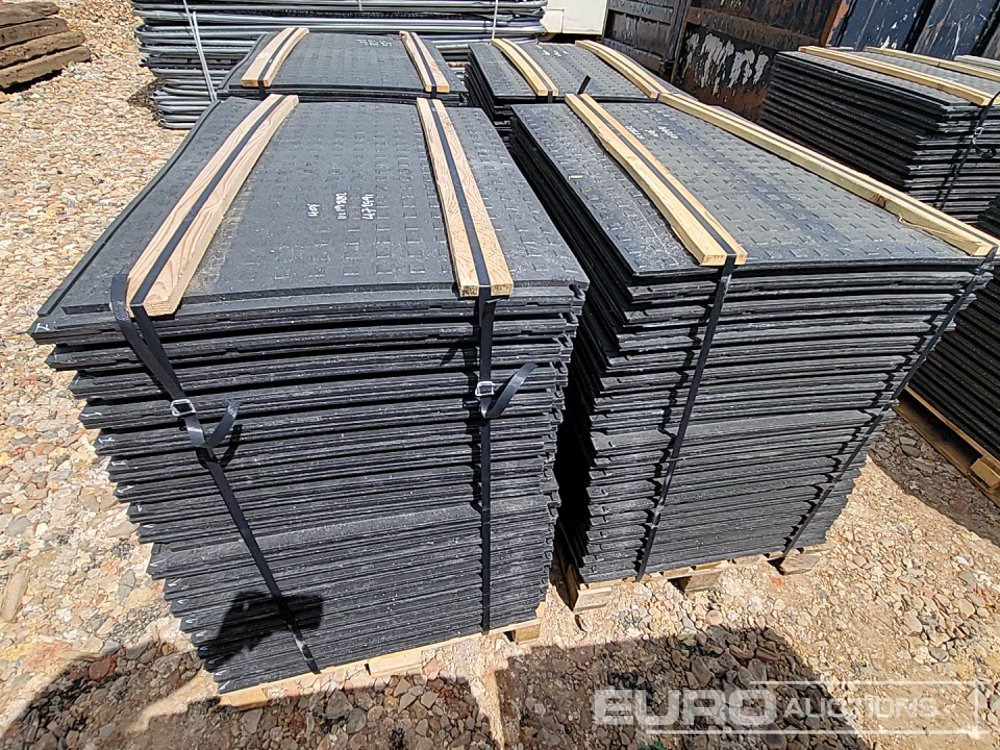 Unused Pallet of Rubber Road Plates (4 of) - Connectable - Construction equipment: picture 2 Unused Pallet of Rubber Road Plates (4 of) - Connectable - Construction equipment: picture 2