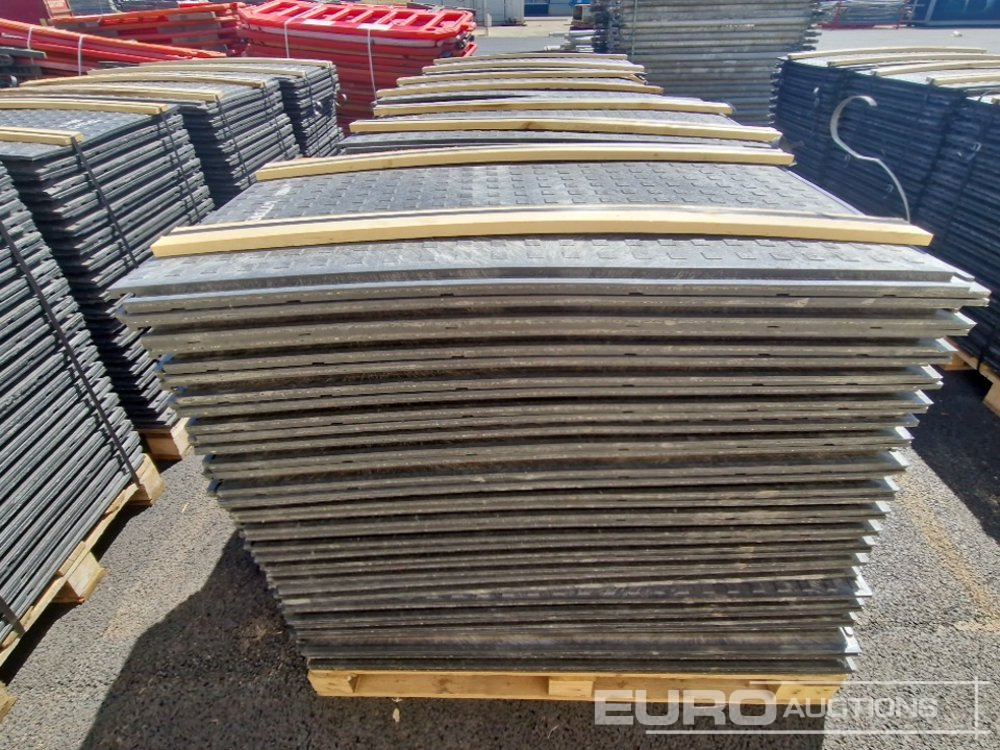 Unused Pallet of Rubber Road Plates (4 of) - Connectable - Construction equipment: picture 3 Unused Pallet of Rubber Road Plates (4 of) - Connectable - Construction equipment: picture 3