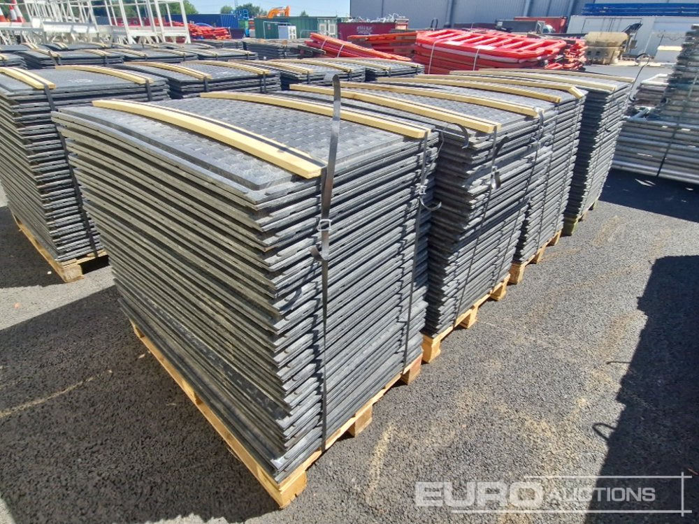 Unused Pallet of Rubber Road Plates (4 of) - Connectable - Construction equipment: picture 4 Unused Pallet of Rubber Road Plates (4 of) - Connectable - Construction equipment: picture 4