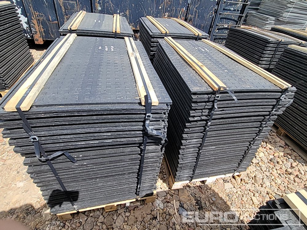 Unused Pallet of Rubber Road Plates (4 of) - Connectable - Construction equipment: picture 2 Unused Pallet of Rubber Road Plates (4 of) - Connectable - Construction equipment: picture 2