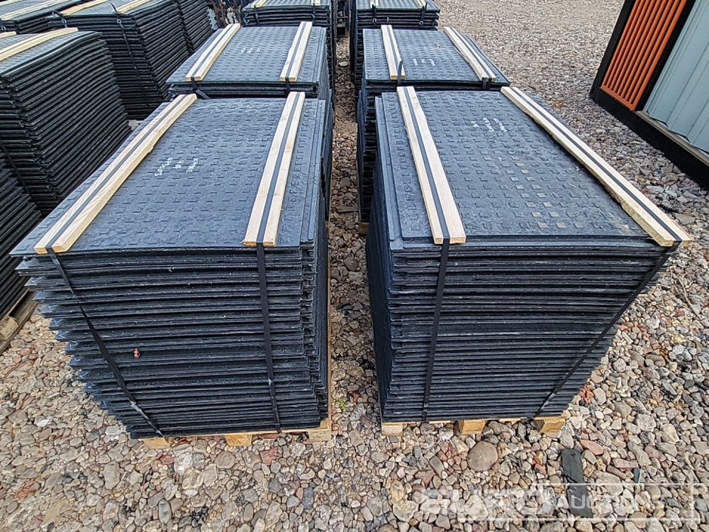 Unused Pallet of Rubber Road Plates (4 of) - Connectable - Construction equipment: picture 2 Unused Pallet of Rubber Road Plates (4 of) - Connectable - Construction equipment: picture 2