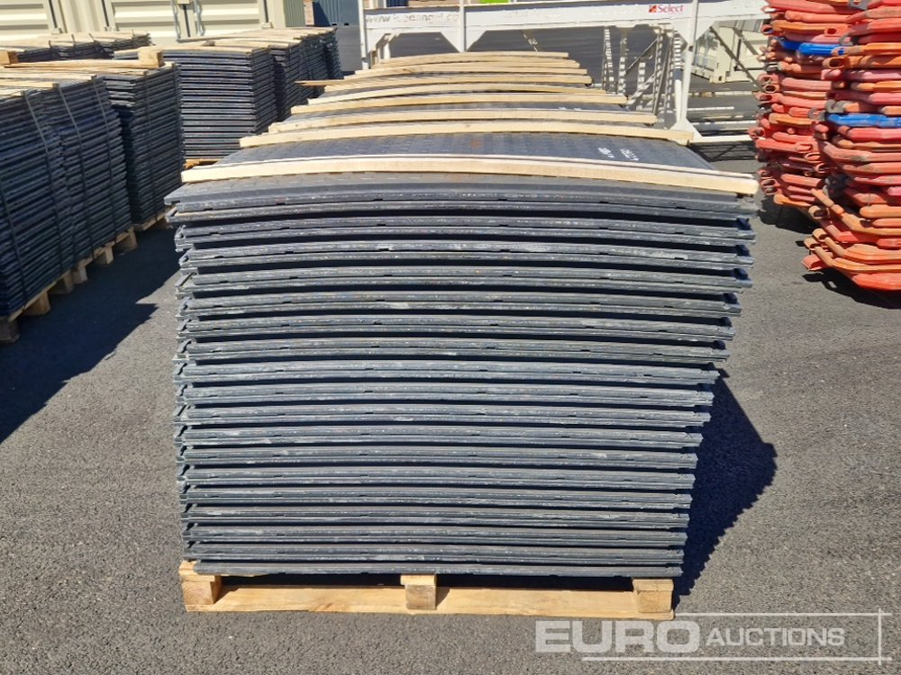 Unused Pallet of Rubber Road Plates (5 of) - Connectable - Construction equipment: picture 3 Unused Pallet of Rubber Road Plates (5 of) - Connectable - Construction equipment: picture 3