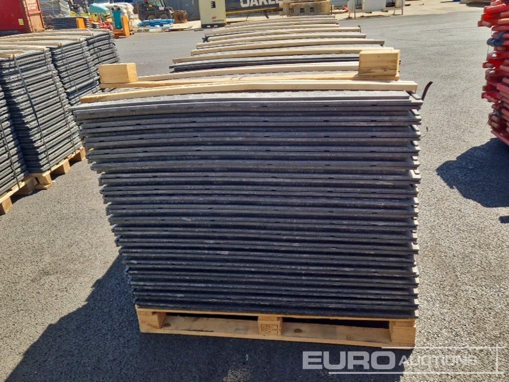 Unused Pallet of Rubber Road Plates (5 of) - Connectable - Construction equipment: picture 3 Unused Pallet of Rubber Road Plates (5 of) - Connectable - Construction equipment: picture 3