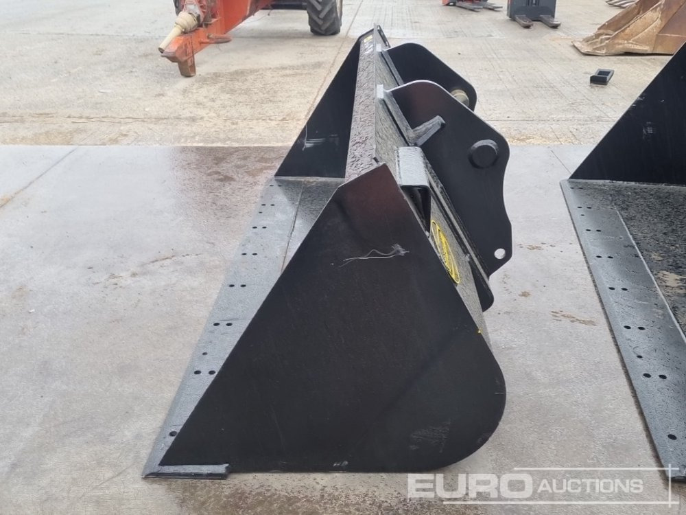 Unused Strickland 90" Loading Bucket to suit Manitou Telehandler - Bucket: picture 2 Unused Strickland 90" Loading Bucket to suit Manitou Telehandler - Bucket: picture 2