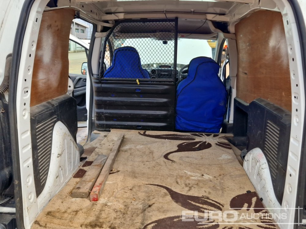 Van 2013 Peugeot Partner: picture 20