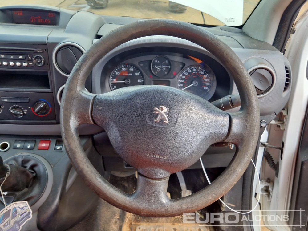 Van 2013 Peugeot Partner: picture 27
