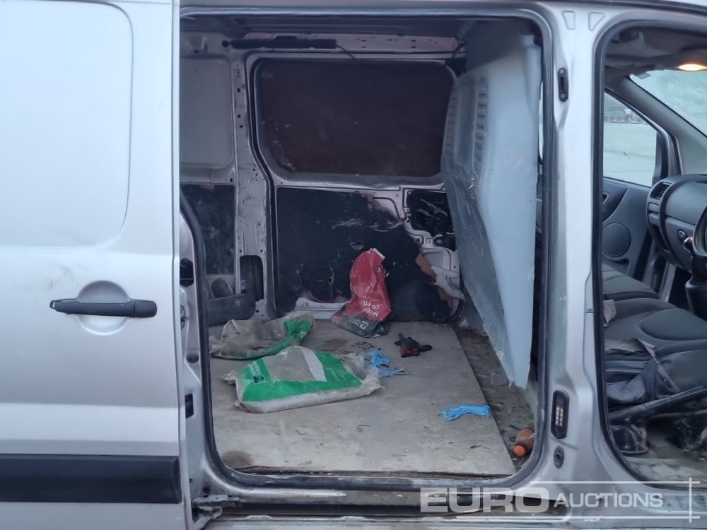 Van 2016 Citroen Dispatch: picture 24