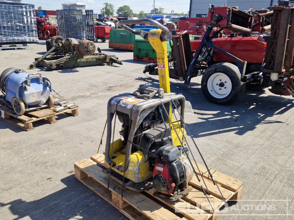 Wacker Neuson Diesel Compaction Plate, 1" Waterpump Petrol Engine - Asphalt machine: picture 1 Wacker Neuson Diesel Compaction Plate, 1" Waterpump Petrol Engine - Asphalt machine: picture 1