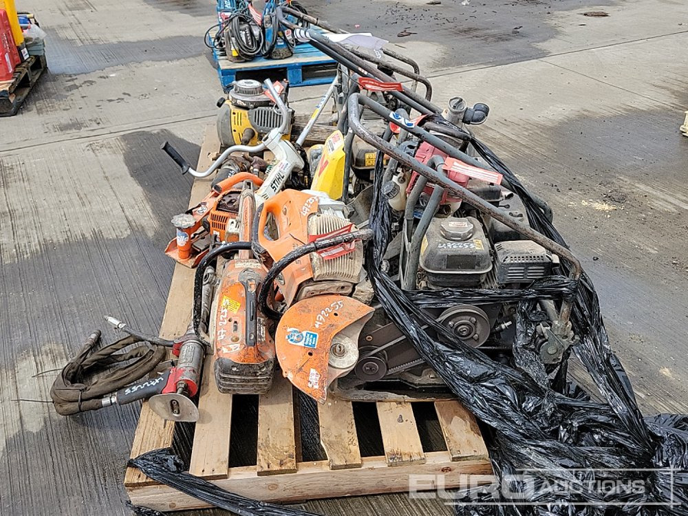 Wacker Neuson Petrol Compaction Plate (4 of, Spares), Handheld Breaker (2 of), Stihl Petrol Quick Cut Saw (2 of, Spares), Strimmer (Spares), Battery Charger, Pneumatic Handheld Breaker (3 of), Poker U - Asphalt machine: picture 2 Wacker Neuson Petrol Compaction Plate (4 of, Spares), Handheld Breaker (2 of), Stihl Petrol Quick Cut Saw (2 of, Spares), Strimmer (Spares), Battery Charger, Pneumatic Handheld Breaker (3 of), Poker U - Asphalt machine: picture 2