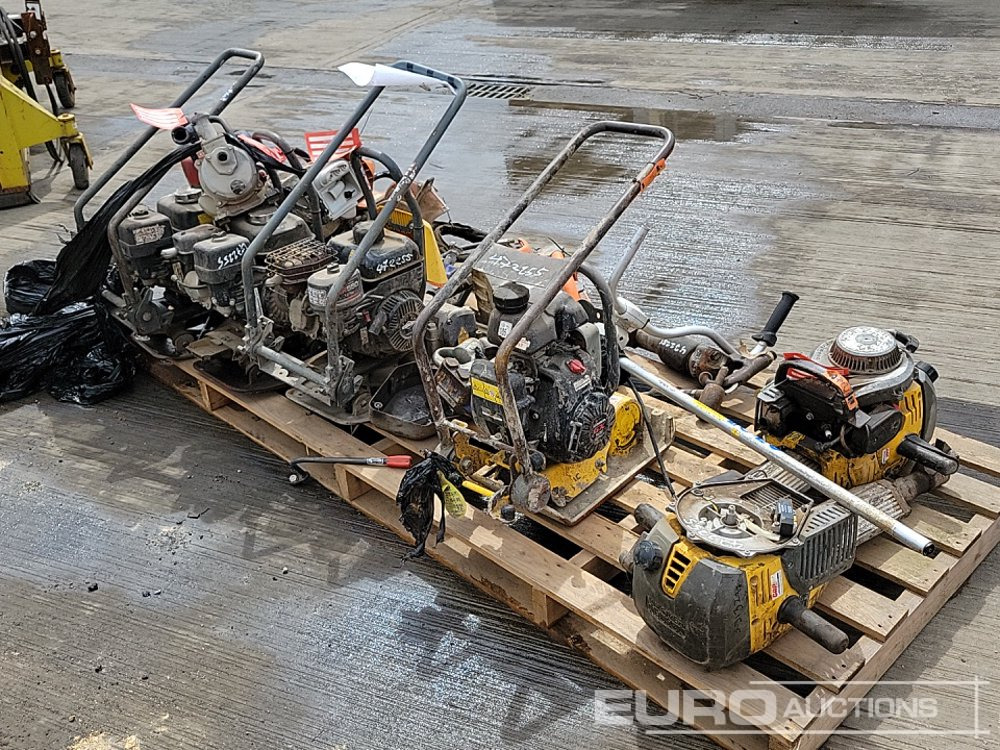Wacker Neuson Petrol Compaction Plate (4 of, Spares), Handheld Breaker (2 of), Stihl Petrol Quick Cut Saw (2 of, Spares), Strimmer (Spares), Battery Charger, Pneumatic Handheld Breaker (3 of), Poker U - Asphalt machine: picture 5 Wacker Neuson Petrol Compaction Plate (4 of, Spares), Handheld Breaker (2 of), Stihl Petrol Quick Cut Saw (2 of, Spares), Strimmer (Spares), Battery Charger, Pneumatic Handheld Breaker (3 of), Poker U - Asphalt machine: picture 5