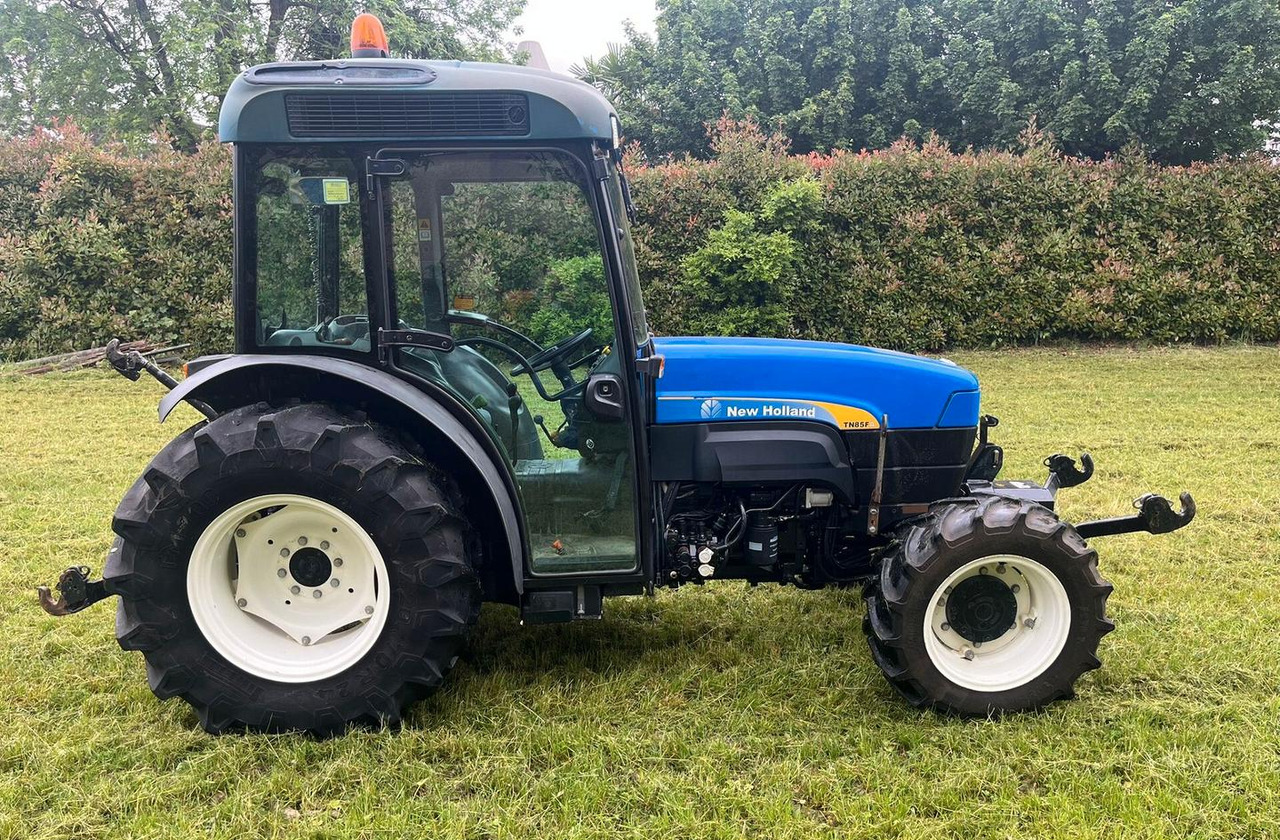 Trattore usato New Holland TNF85A - Farm tractor: picture 5 Trattore usato New Holland TNF85A - Farm tractor: picture 5