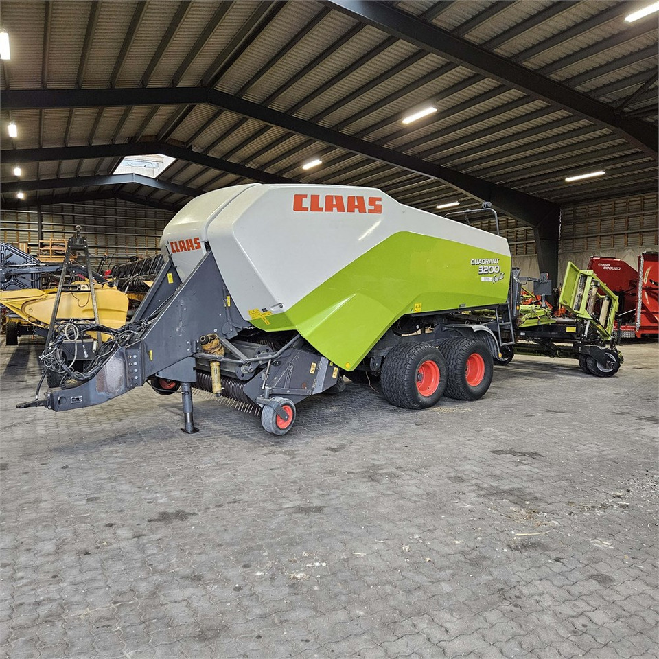 Claas QUADRANT 3200 FC - Hay and forage equipment: picture 2 Claas QUADRANT 3200 FC - Hay and forage equipment: picture 2