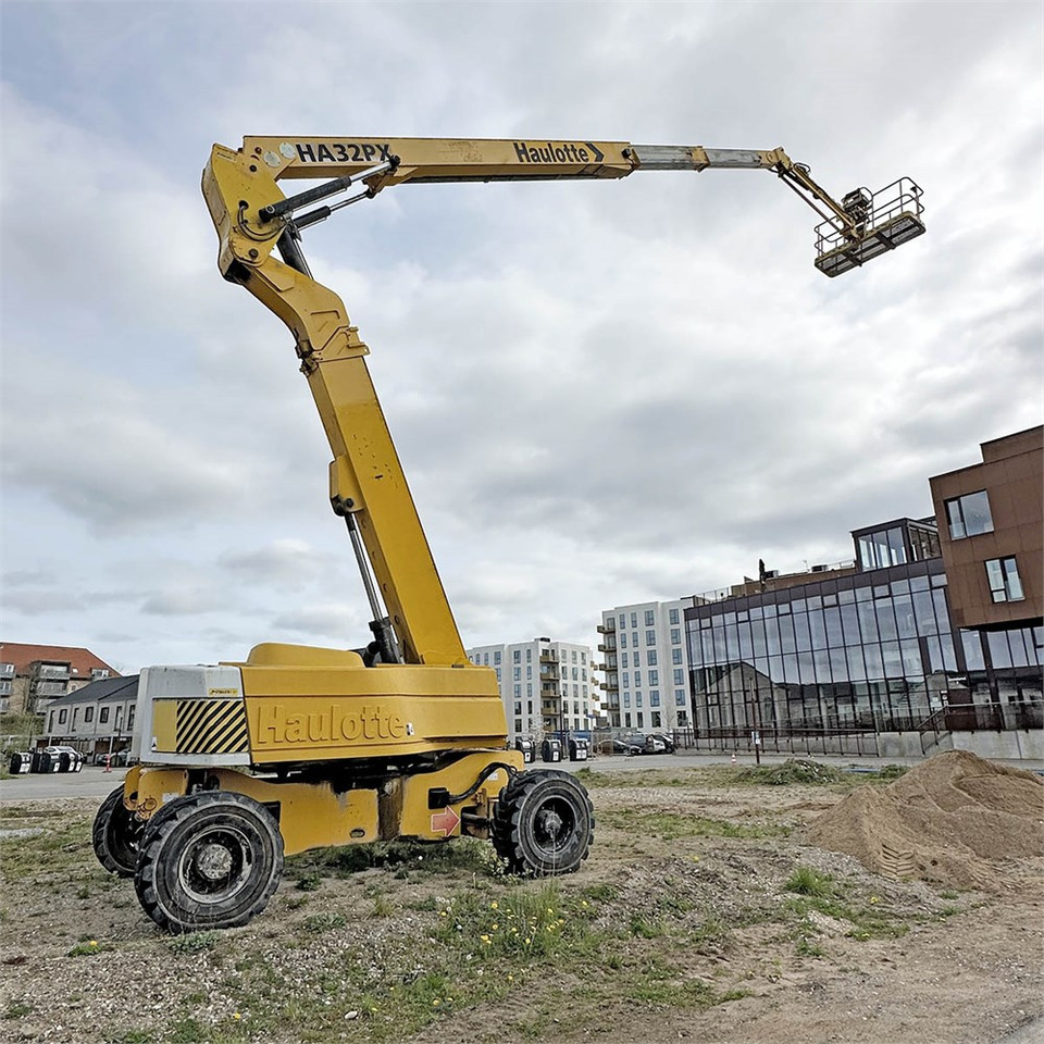 Haulotte HA32PX - Articulated boom: picture 1 Haulotte HA32PX - Articulated boom: picture 1