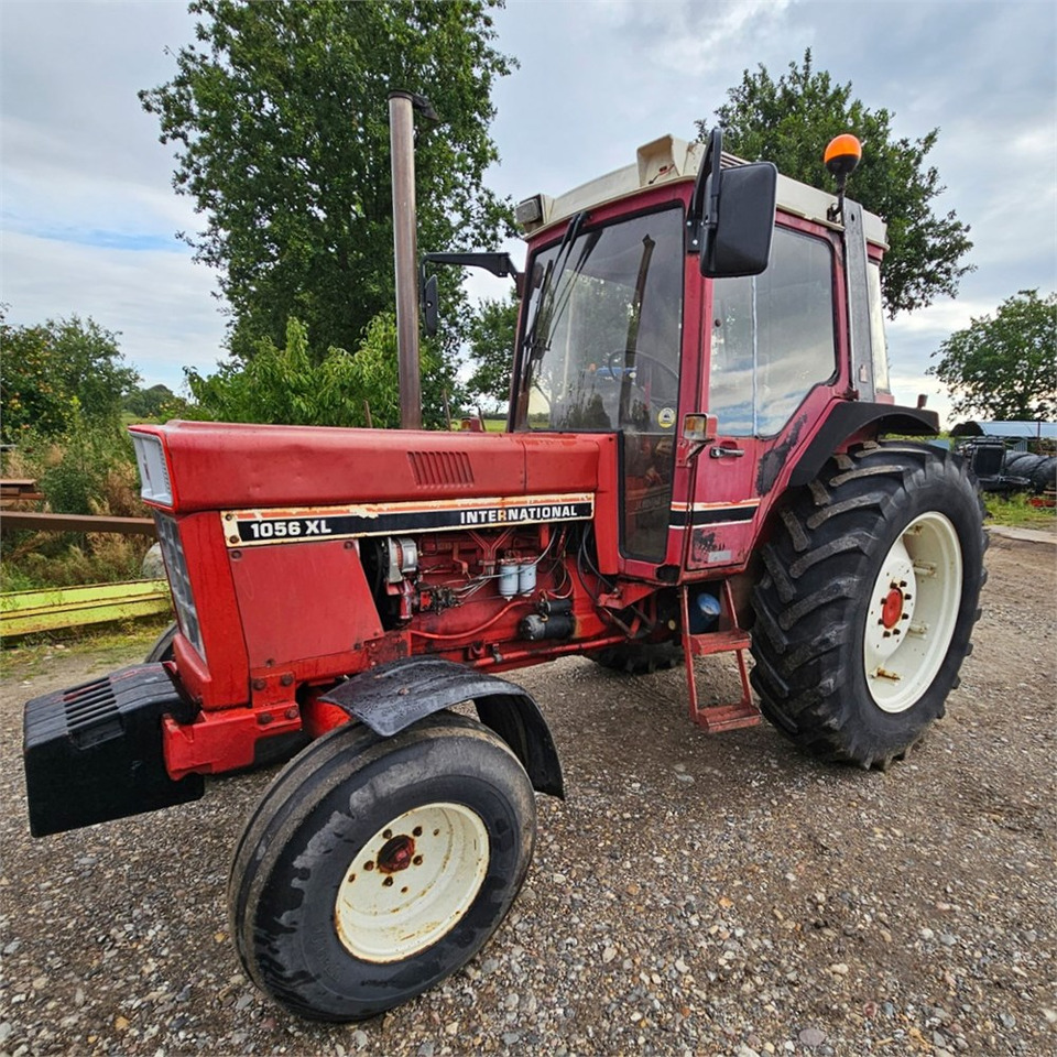 IH 1056 XL 2 WD - Farm tractor: picture 1 IH 1056 XL 2 WD - Farm tractor: picture 1