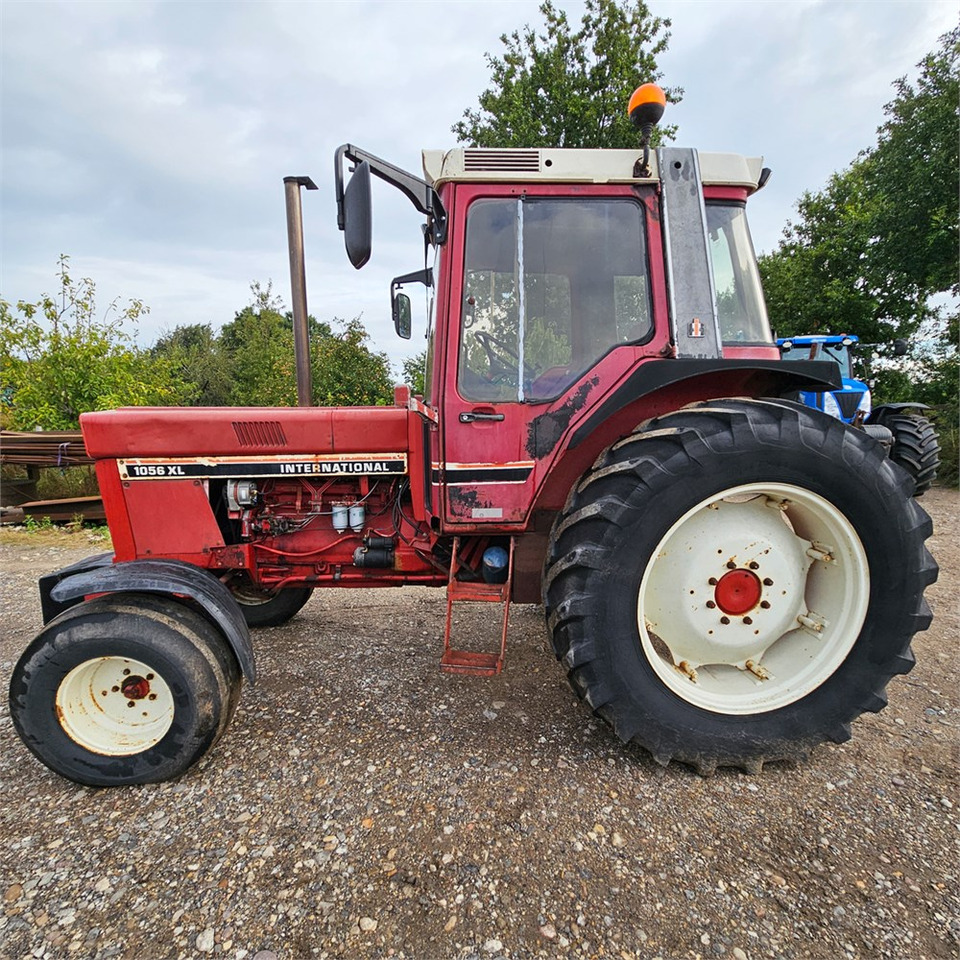 IH 1056 XL 2 WD - Farm tractor: picture 2 IH 1056 XL 2 WD - Farm tractor: picture 2