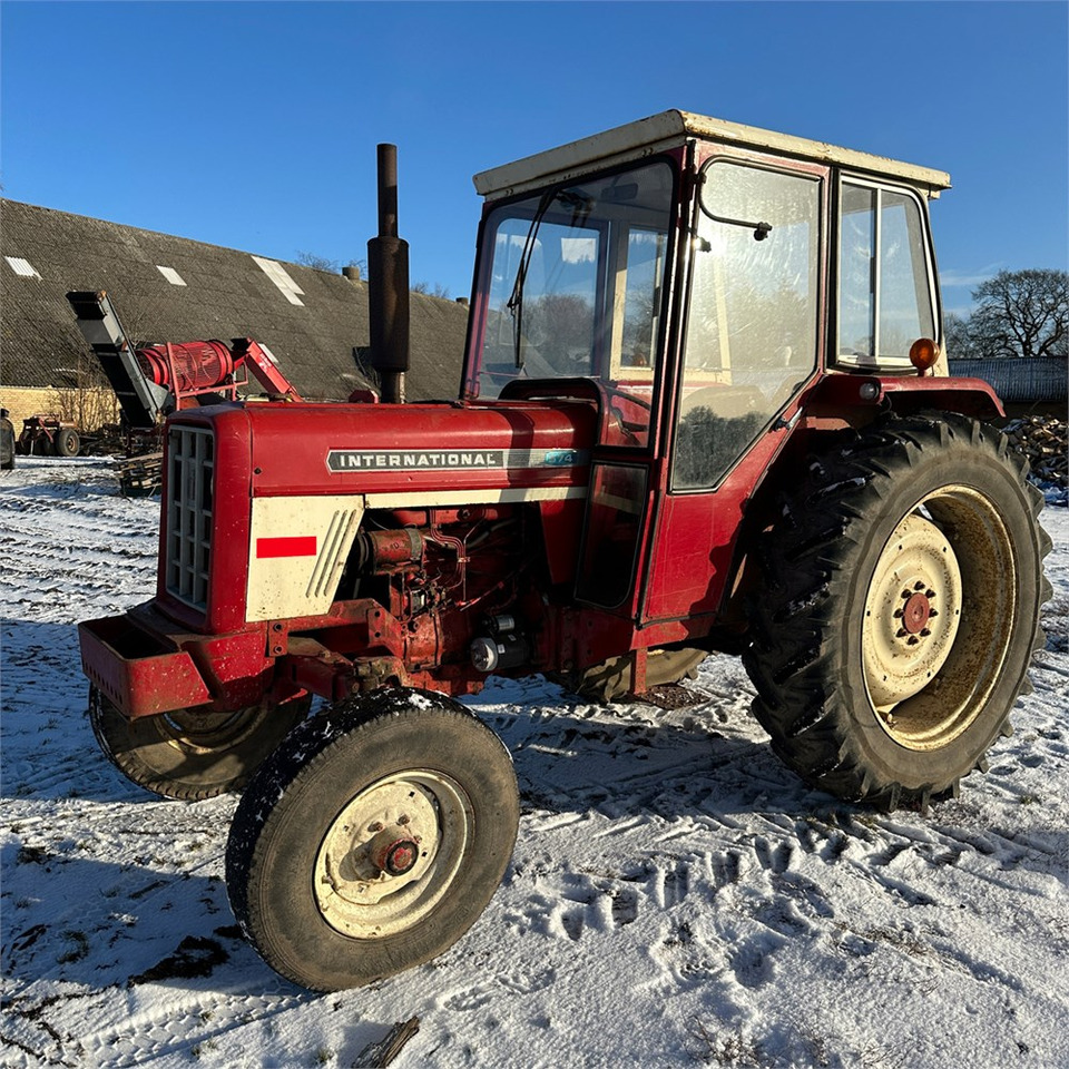 International IH I - 574 - Farm tractor: picture 1 International IH I - 574 - Farm tractor: picture 1