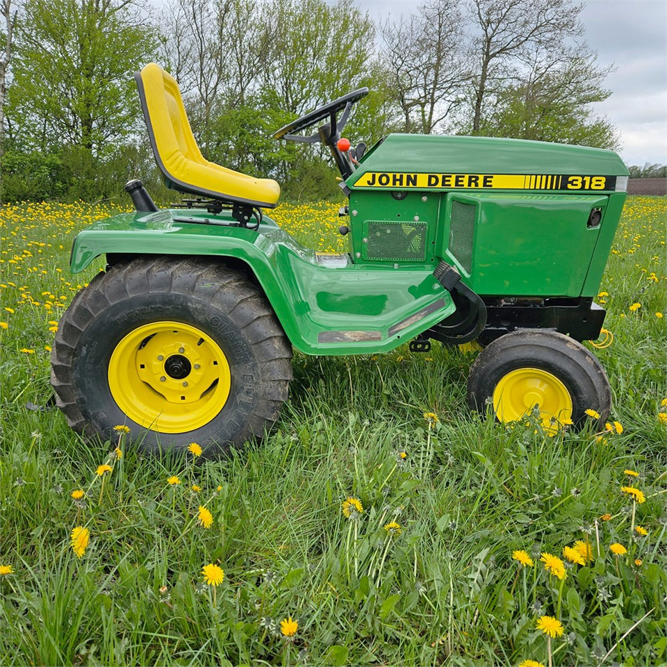 John Deere 318 - Municipal tractor: picture 5 John Deere 318 - Municipal tractor: picture 5