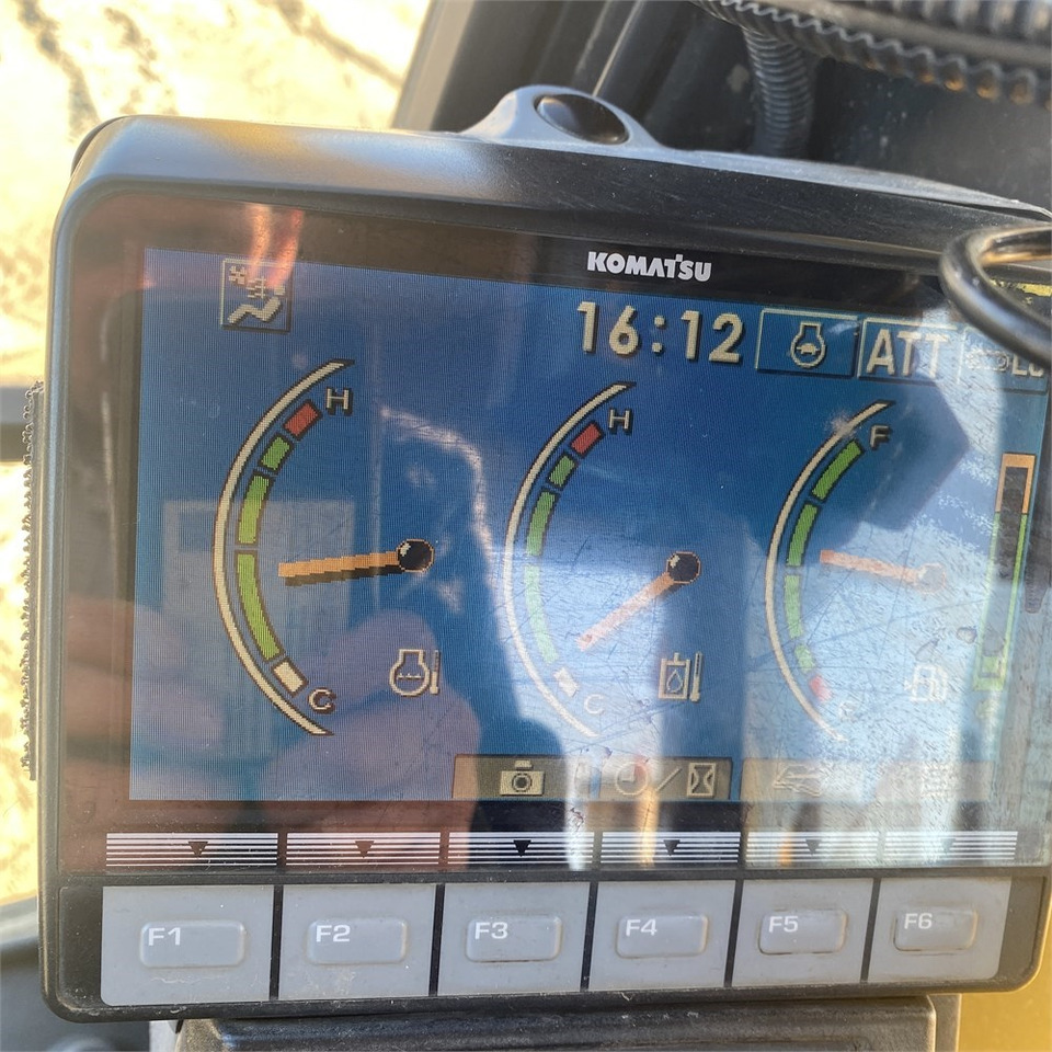 Crawler excavator Komatsu PC210 LC-8K: picture 20