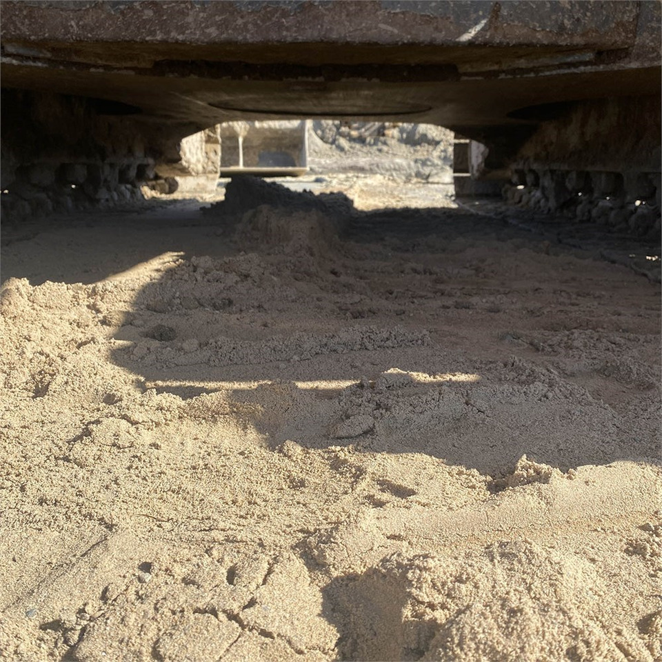 Crawler excavator Komatsu PC210 LC-8K: picture 31
