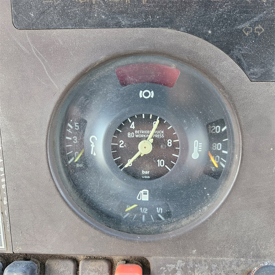 Farm tractor Mercedes Trac 900 Turbo: picture 17