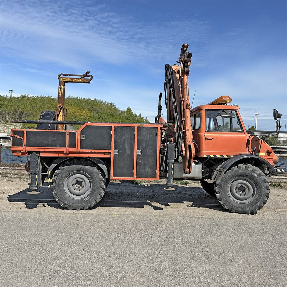 Mercedes Unimog 116 - Crane truck: picture 3 Mercedes Unimog 116 - Crane truck: picture 3