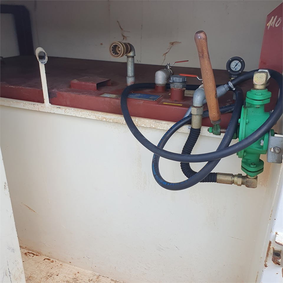 Roug A/S 2000 liter - Storage tank: picture 2 Roug A/S 2000 liter - Storage tank: picture 2