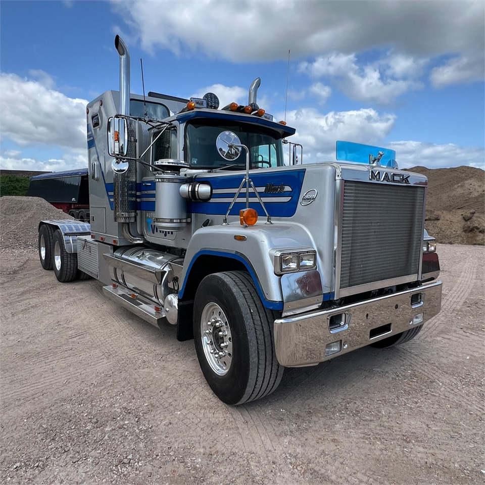 Mack Superliner - Tractor unit: picture 1 Mack Superliner - Tractor unit: picture 1
