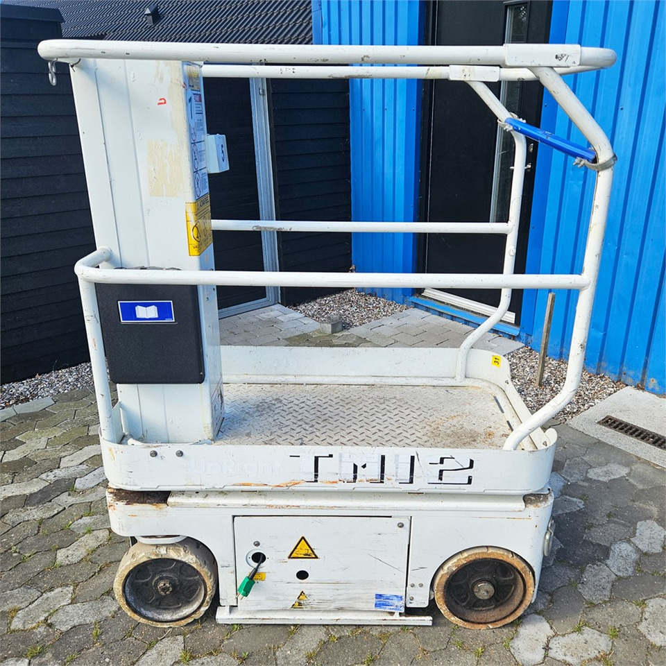 UpRight TM12 - Vertical mast lift: picture 1 UpRight TM12 - Vertical mast lift: picture 1