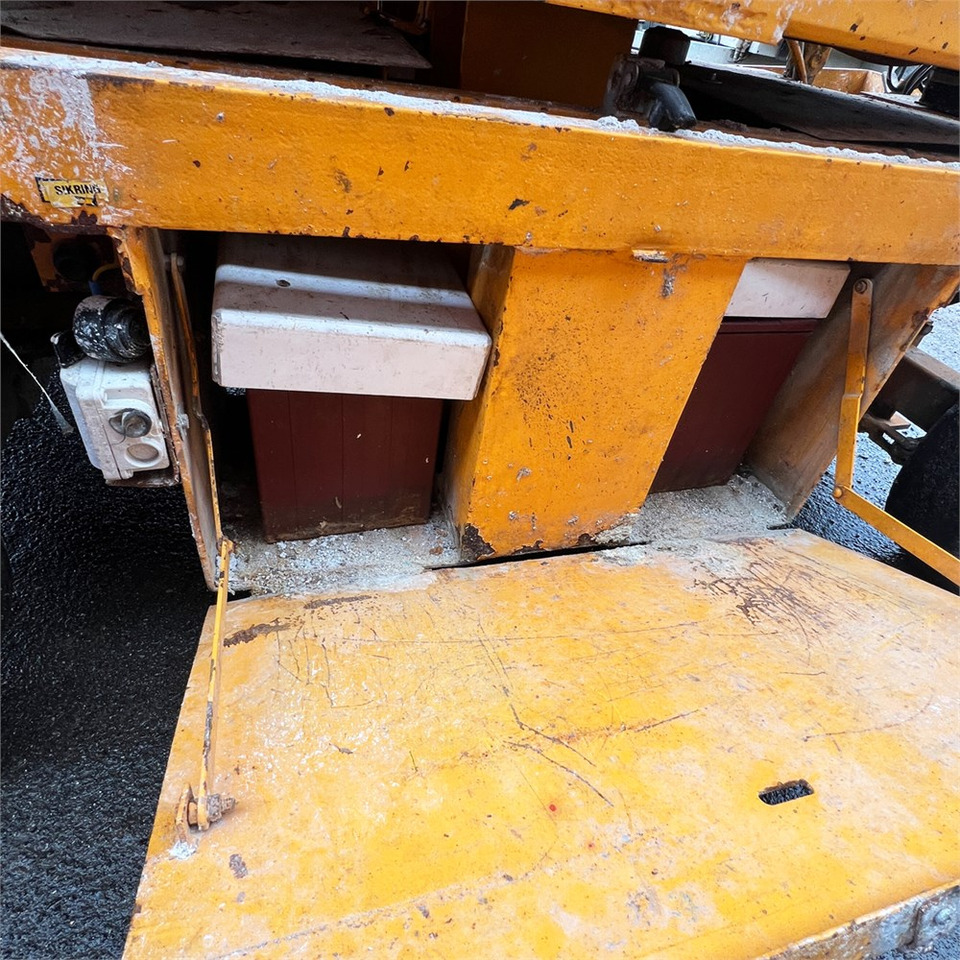 Scissor lift UpRight Tiger F5024-01: picture 15