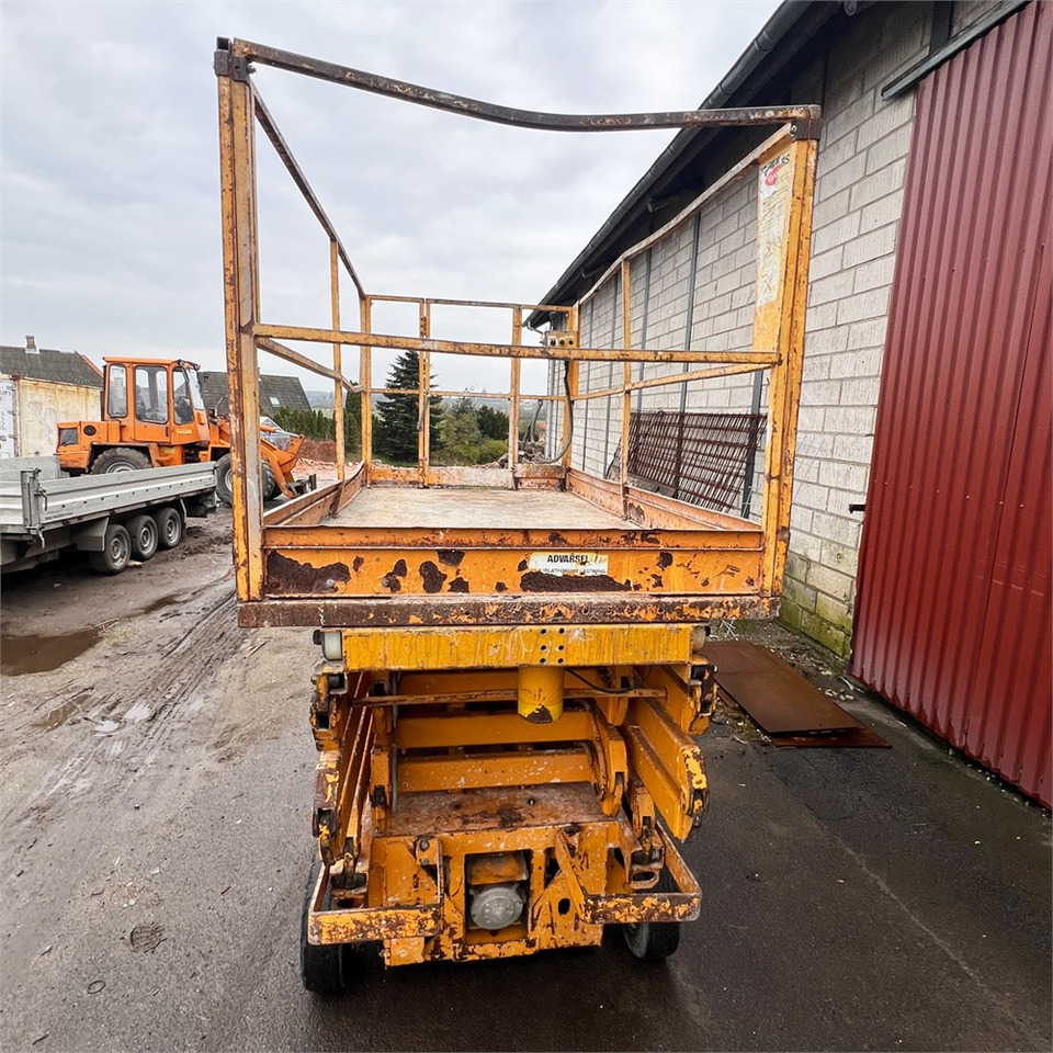 Scissor lift UpRight Tiger F5024-01: picture 8