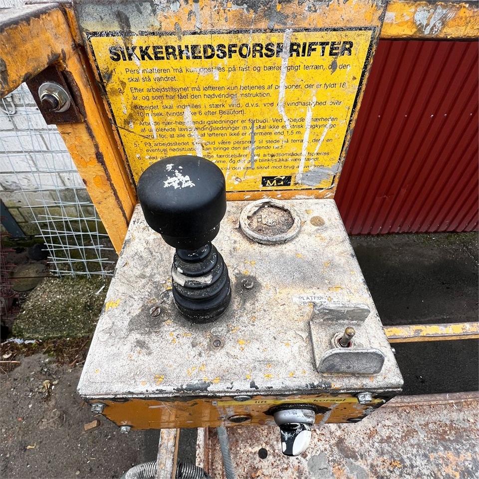 Scissor lift UpRight Tiger F5024-01: picture 12