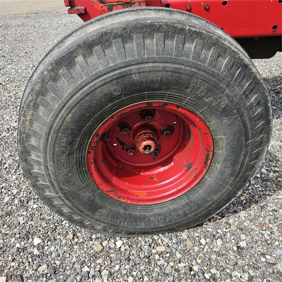 Farm tractor Volvo T800 B: picture 42