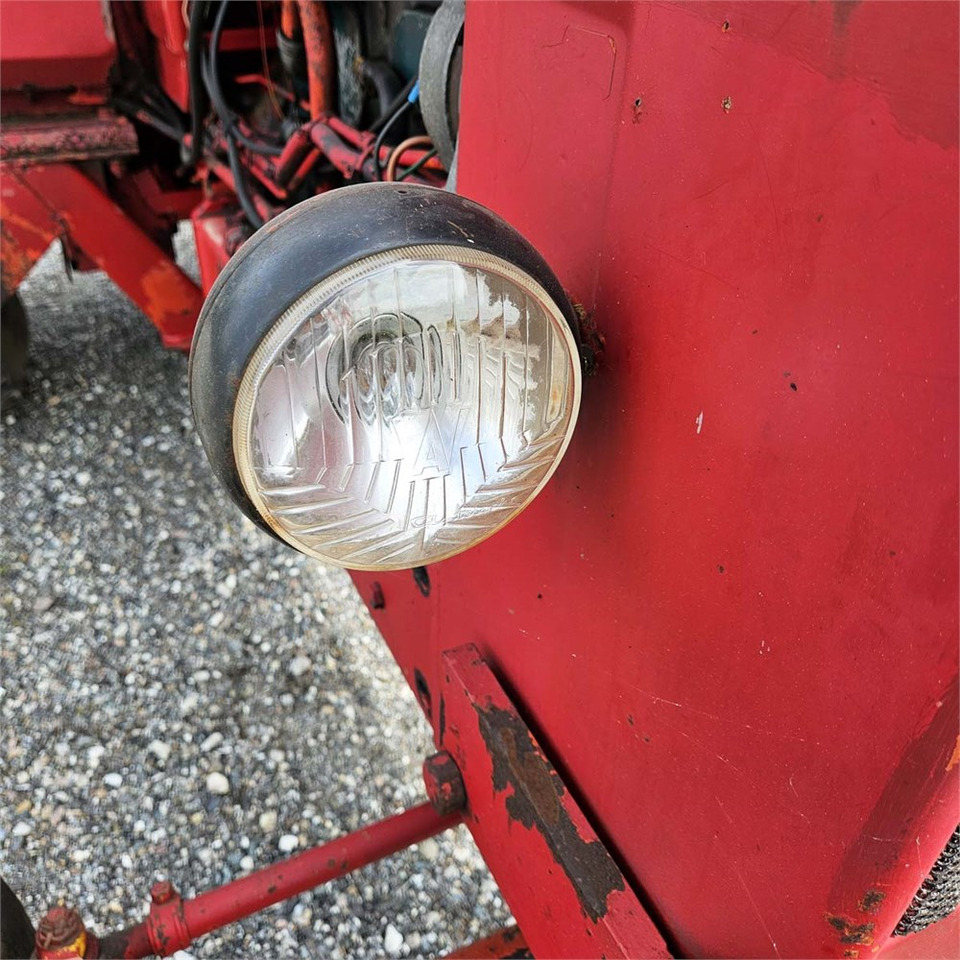 Farm tractor Volvo T800 B: picture 25