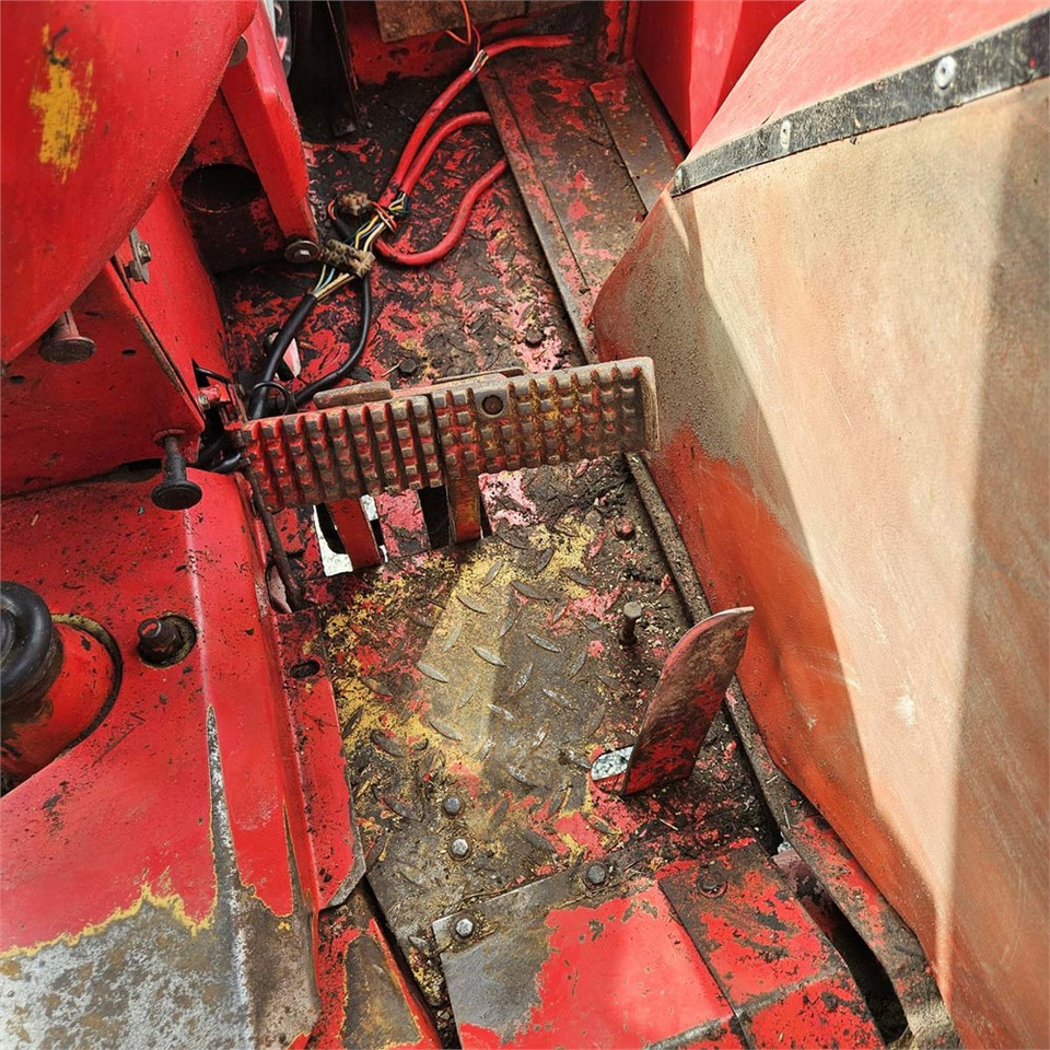 Farm tractor Volvo T800 B: picture 17