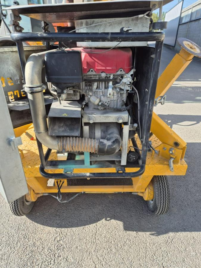 PROBST POSE BORDURE ET DALLE JUMBO MOBIL - Construction machinery: picture 3 PROBST POSE BORDURE ET DALLE JUMBO MOBIL - Construction machinery: picture 3