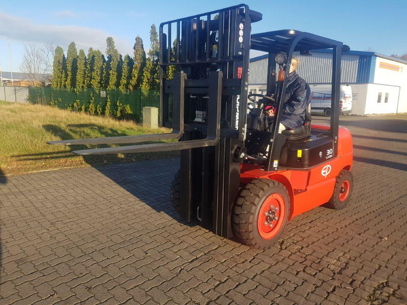 EP EFL302 - Electric forklift: picture 2 EP EFL302 - Electric forklift: picture 2