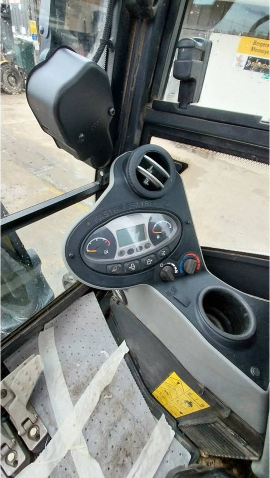 Crawler excavator BOBCAT E27: picture 16