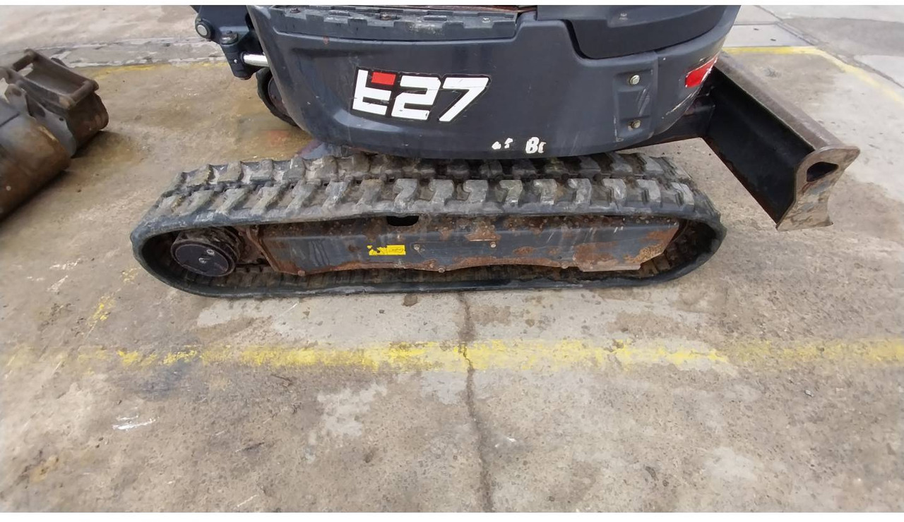 Crawler excavator BOBCAT E27: picture 12