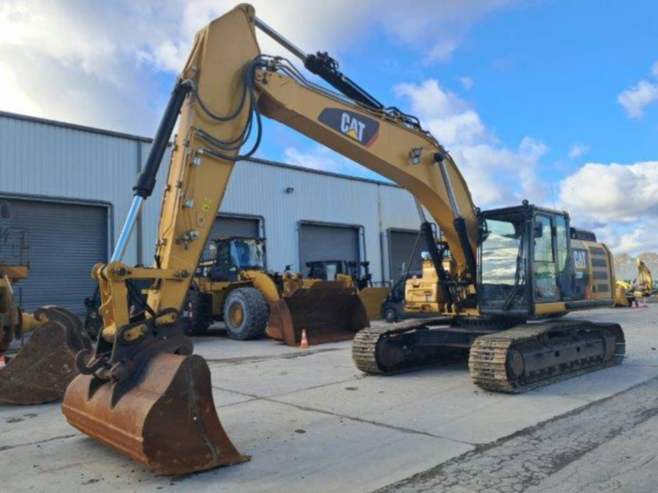 CAT 330F - Crawler excavator: picture 1 CAT 330F - Crawler excavator: picture 1