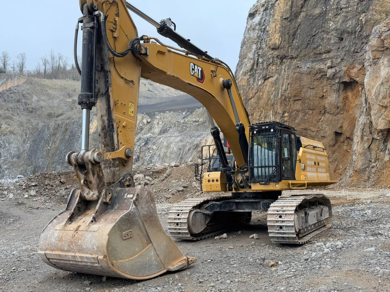 Crawler excavator CAT 374-07: picture 7