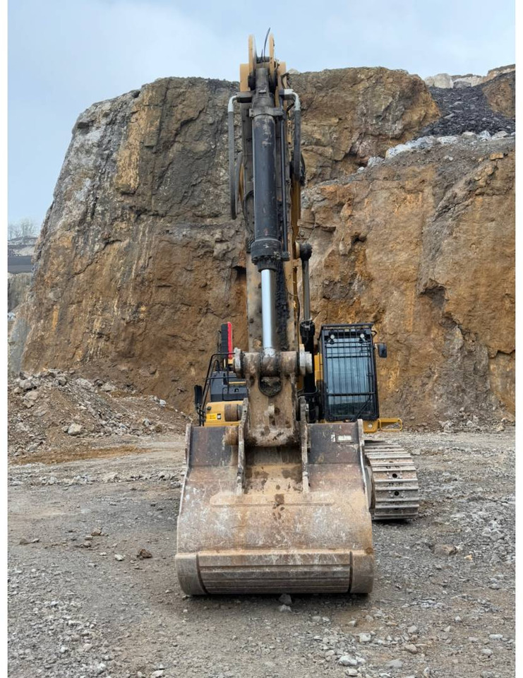 Crawler excavator CAT 374-07: picture 8