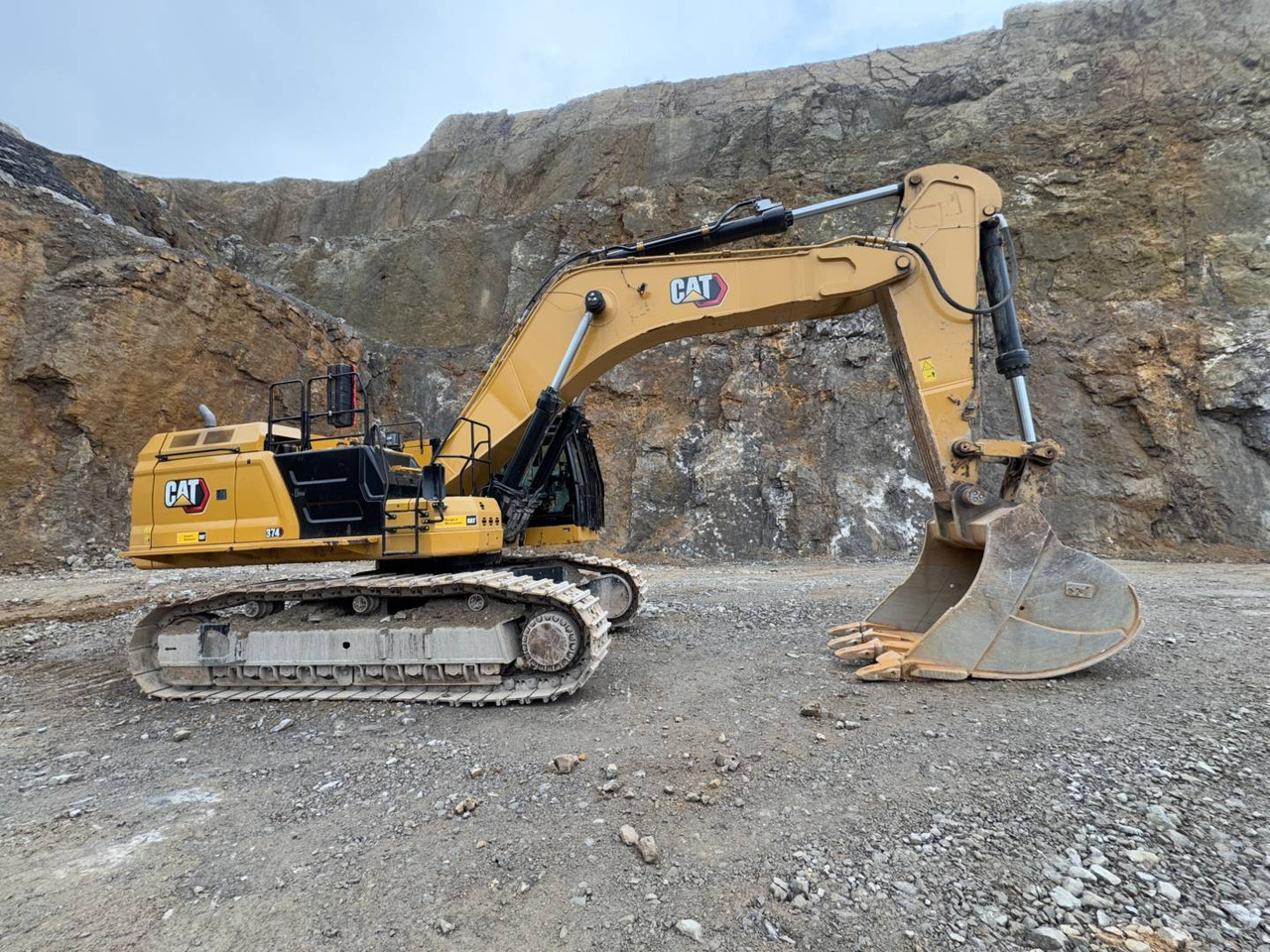 Crawler excavator CAT 374-07: picture 9