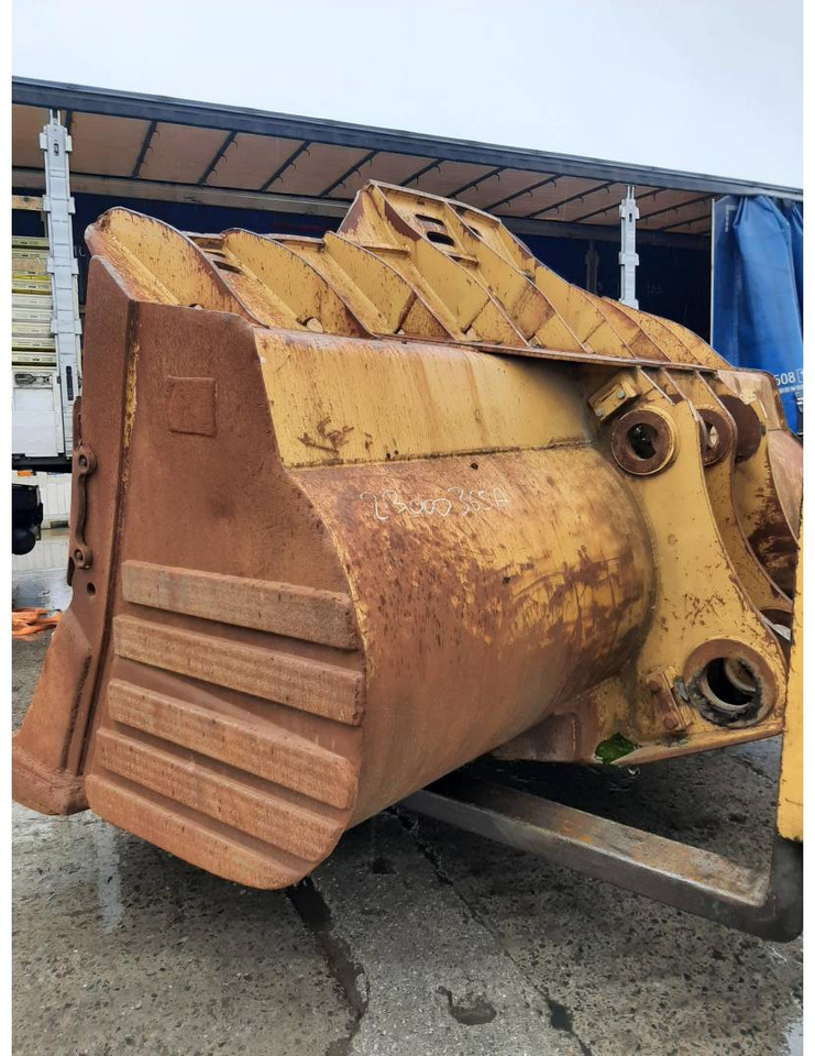 CAT 988 - Bucket: picture 4 CAT 988 - Bucket: picture 4